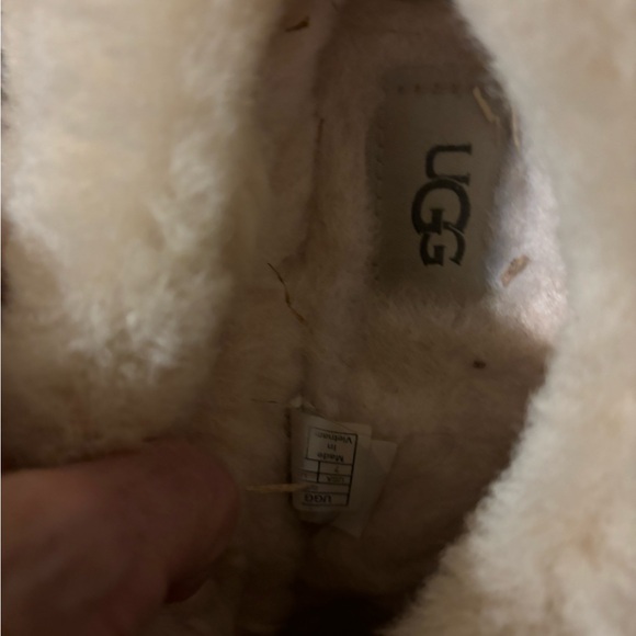 UGG Slippers/Shoes Women’s - Picture 7 of 12